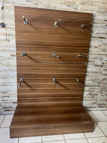 Vendo móveis para loja de roupa