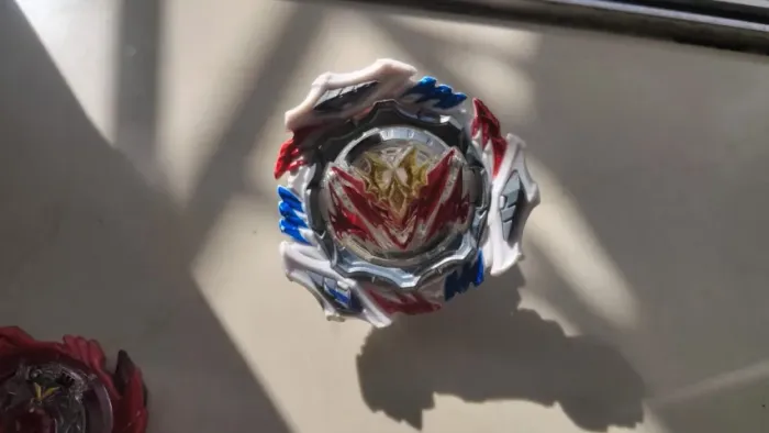 BEYBLADE WHITE DIVINE BELIAL AUTÊNTICO TAKARA TOMY