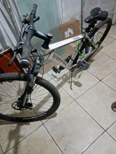 Bicicleta uma mountain, marca GoNew, pertence a linha Endorphine