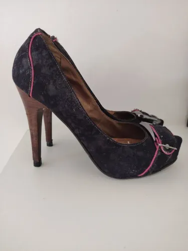 Elegantes sapatos de salto