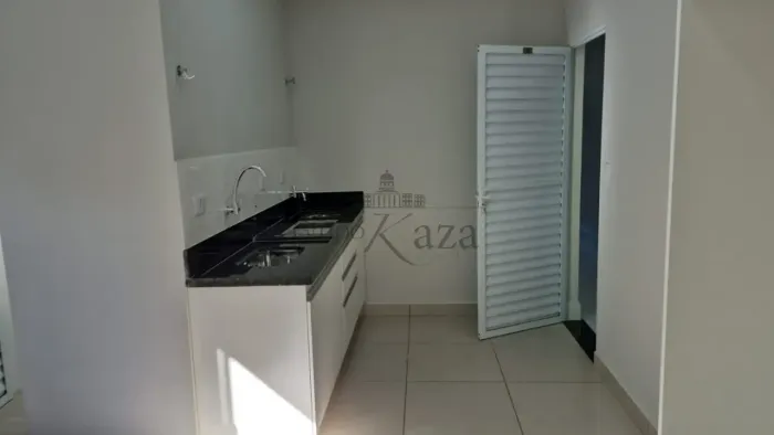 Oportunidade - Kitnet - Jardim Santa Júlia - 1 Dormitório - 18m².
