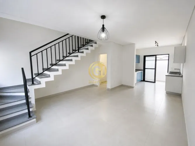 Casa em Condomínio à Venda no Jardim Santa Maria em Jacareí-SP: Moderno sobrado com 3 quar