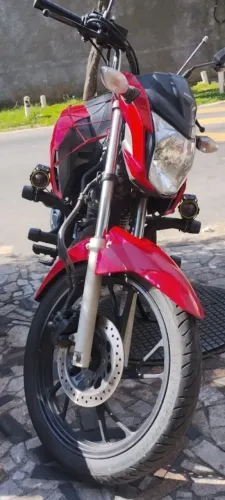 Vendo moto nova. Todas revisões realizadas na Honda.  Nada pra fazer.  Muito conservada.