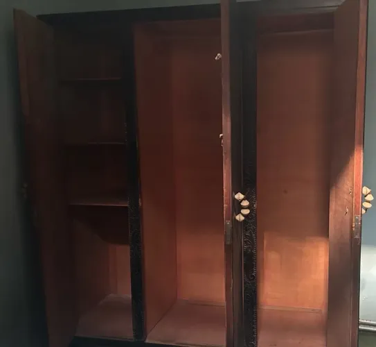 Guarda Roupa de Madeira Maciça