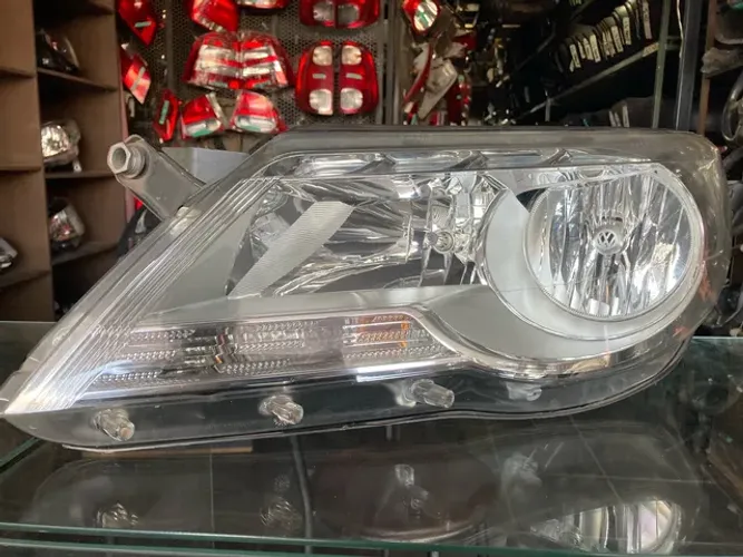 Farol Tiguan Esquerdo