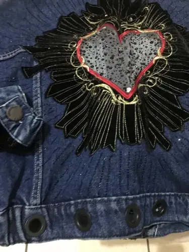 Jaqueta jeans bordada CAOS