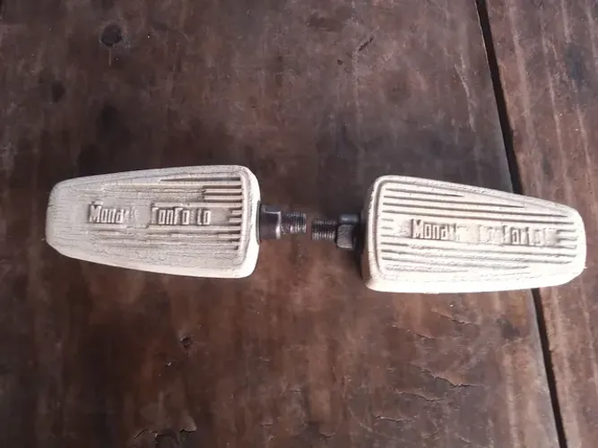 Pedal original Monark 