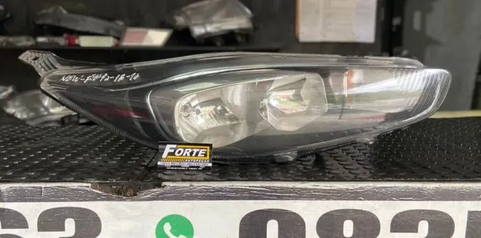 New Fiesta  máscara negra Nacional - Farol direiro