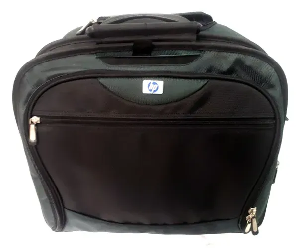 Mala de Viagem de Bordo HP, Com 5 divisões completa, alça retrátil e rodizios. Usada.