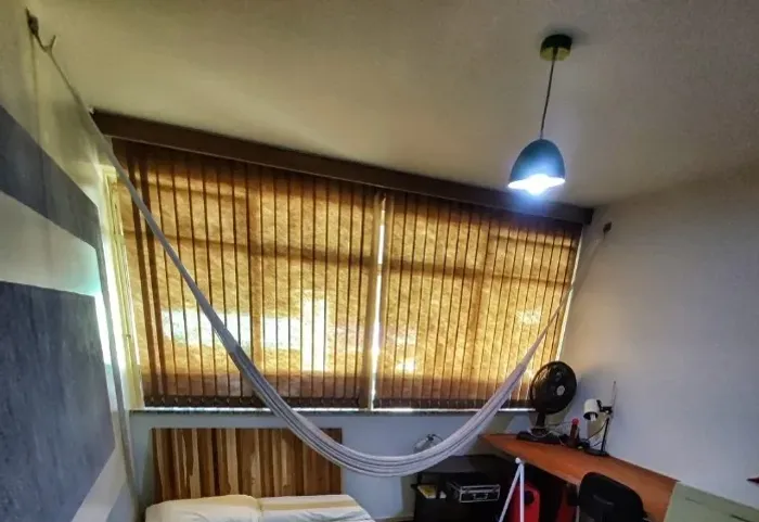 Cortina persiana 3mts comprimento em bom estado