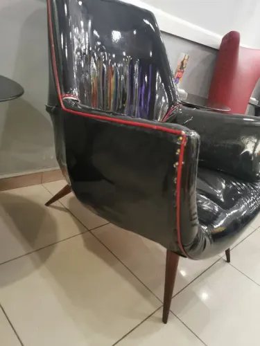 Poltrona de Couro Preta Luxuosa