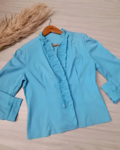 Blusa feminina de algodão, detalhes no decote e botões de pressão.<br>?Tam M<br>?35,0