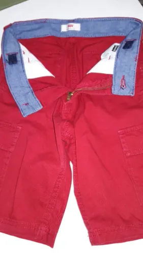 Bermuda Infantil Marca Levi's Vermelha- Tam. 4 a 6 anos - com elástico interno - seminova