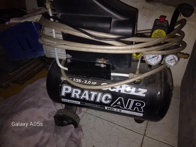 Vende-se um compressor schuz pratic air. Csa 8,2/25 - 2,0 HP, NR-13.