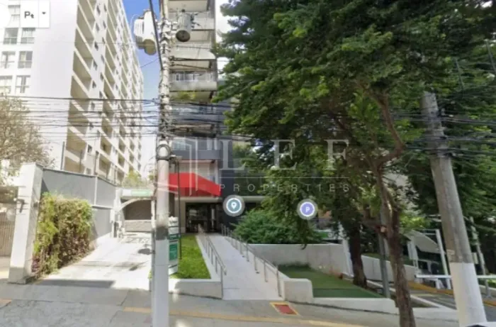 R Teodoro Sampaio, Pinheiros