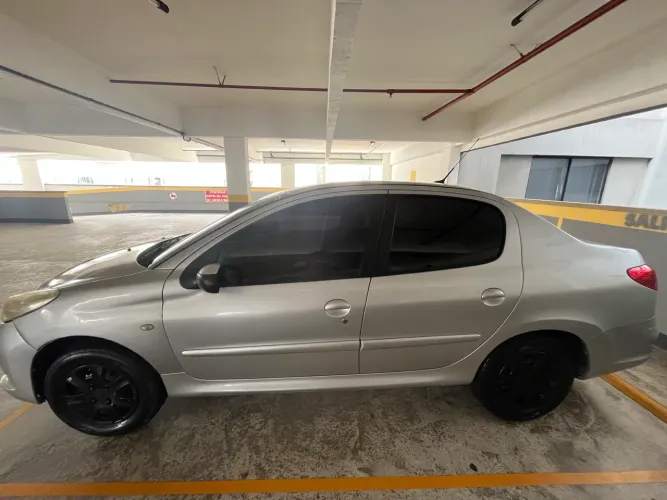 Peugeot 207 Sedan Passion XR 1.4 Flex 8V 4P 2011