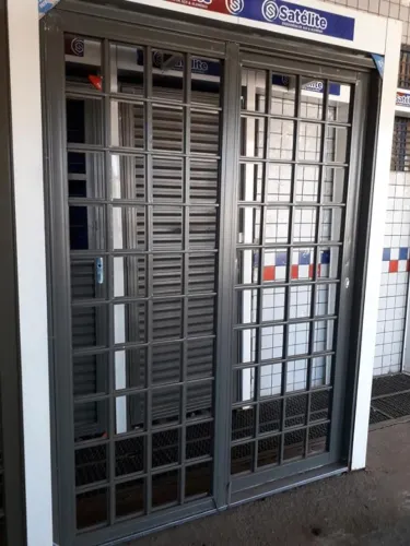 Excelente p/ sua casa - porta de correr quadriculada 2 folhas 1.60x2.15 a vista R$899,90
