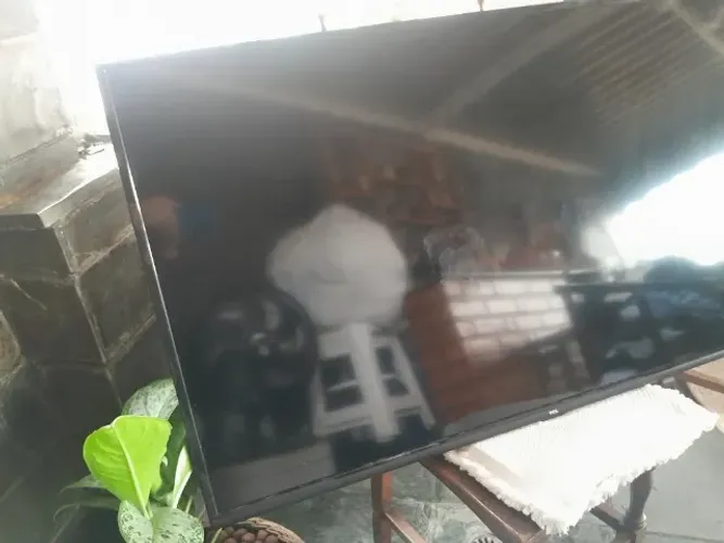 TELA TV SEMP TCL 50P65US