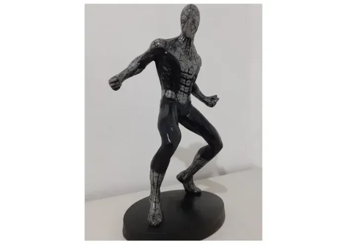 Estátua em resina do Homem -Aranha : " Traje Simbione"  (30cm.)
