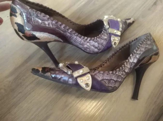Sapato Luxo tamanho 34 Animal Print com pedras