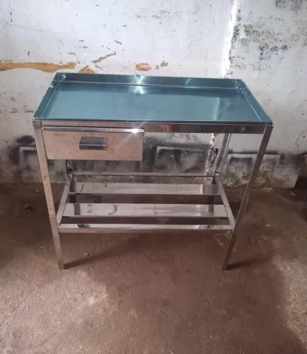 Mesa de aço inox com gaveta e prateleira