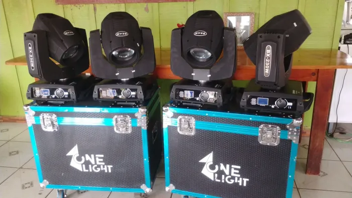 Vendo 8 mooving beem 7r 230w pouco usado