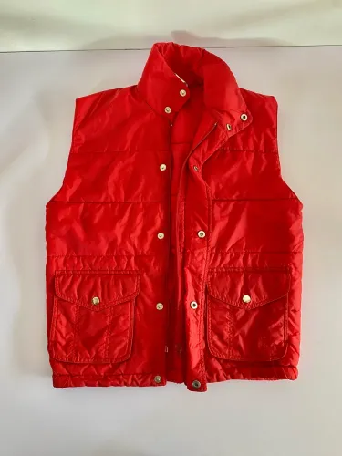 Colete de nylon  tamanho P, com forro macio, bolsos externos e internos