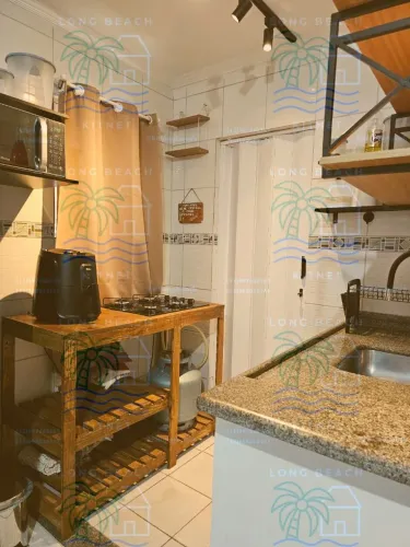 Kitnet mobiliada - 1 min da praia 