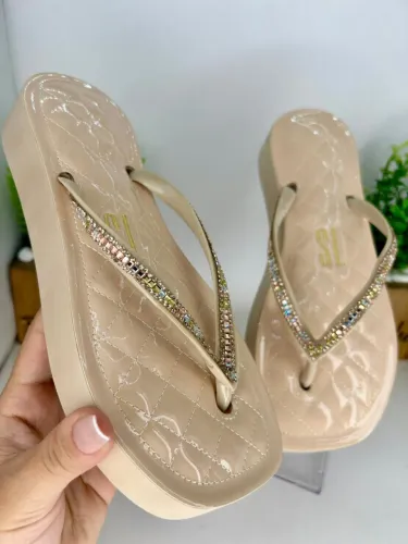Chinelo feminino strass