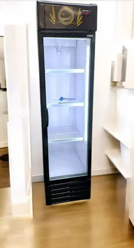Freezer vertical cervejeira Metalfrio slim