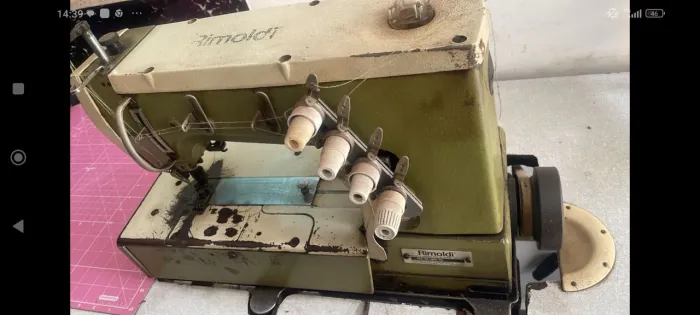 Máquina de costura usada