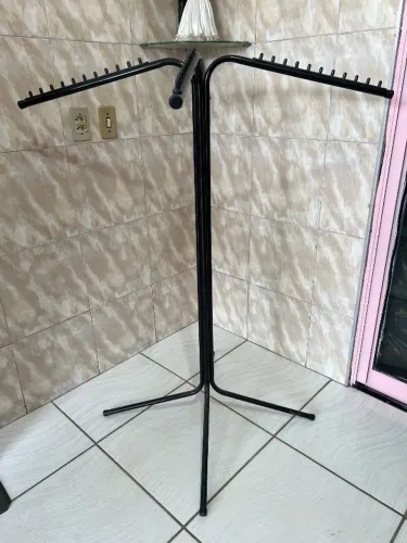 Arara expositora de 4 braços para meio de loja