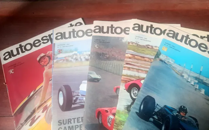 Coleção de Revistas Autoesporte antigas