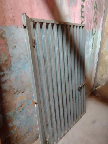 Vendo grade de ferro medindo 1,00x1,50m
