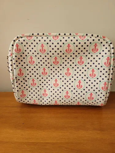 Necessaire em corino com forro interno