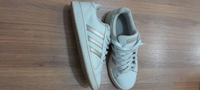 Tênis Adidas Grand Court - Brancos em couro