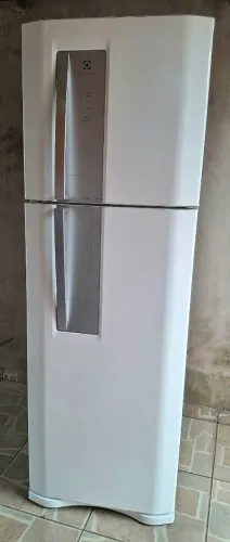 Geladeira Electrolux Frost-free DF42 branca 
