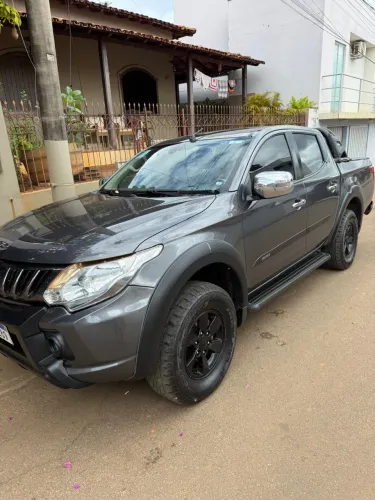 Mitsubishi L200 Tri. Outd. HPE 2.4 CD 4X4 Die. AUT 2021