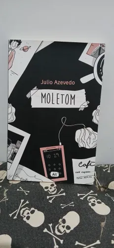 Livro Moleton de Julio Azevedo