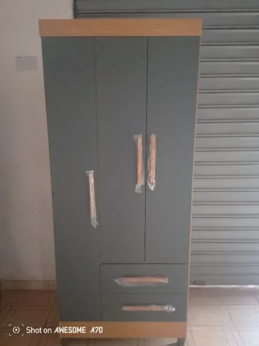 Guarda roupa 3 portas solteiro montagem/entrega grátis 