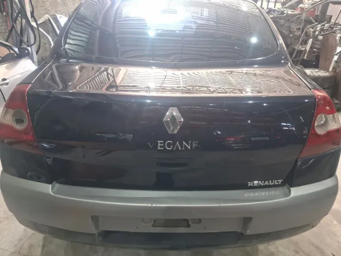 Tampa traseira megane 