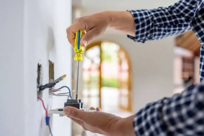 Serviços de eletricista, hidráulica e Pintura 