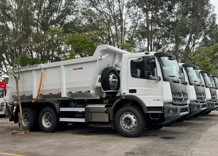 MB 2730 ano 2025, 6x4, com caçamba de 16m, em SP