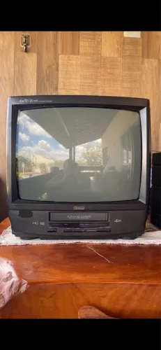 TV Philco antiga com vídeo cassete 