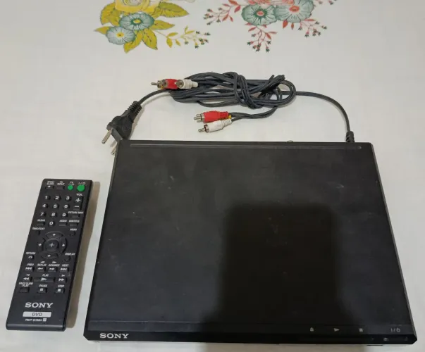 Aparelho de CD e DVD Player.