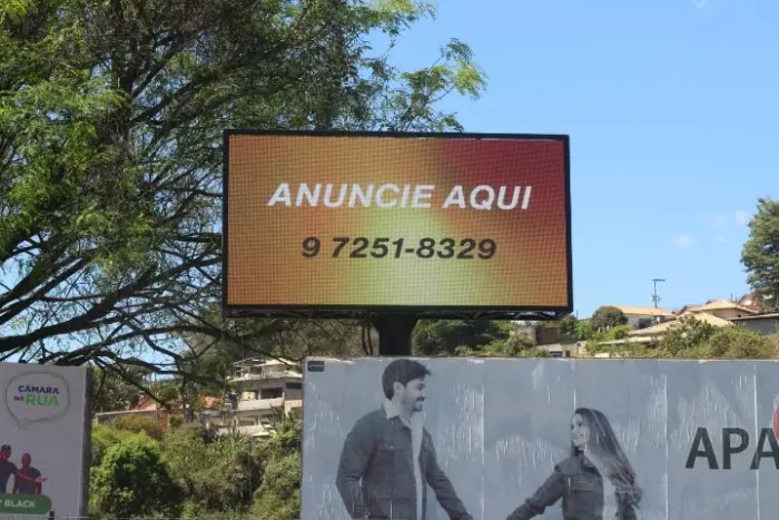 PAINEL DE LED P8 4X2M COM ESTRUTURA - OPORTUNIDADE