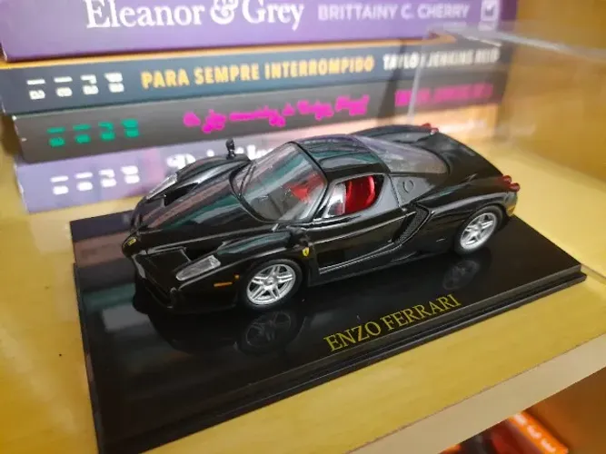 Miniatura Ferrari Enzo (1:43)