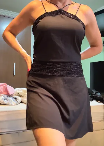 VESTIDO PRETO COM BORDADO