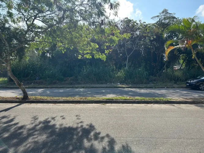 Terreno Esquina Perto da Praia 