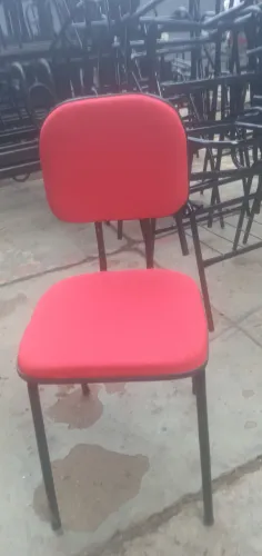 Cadeira fixa almofadada